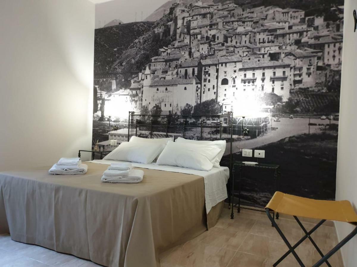 Porta Marina Guest Rooms Scalea Exteriér fotografie