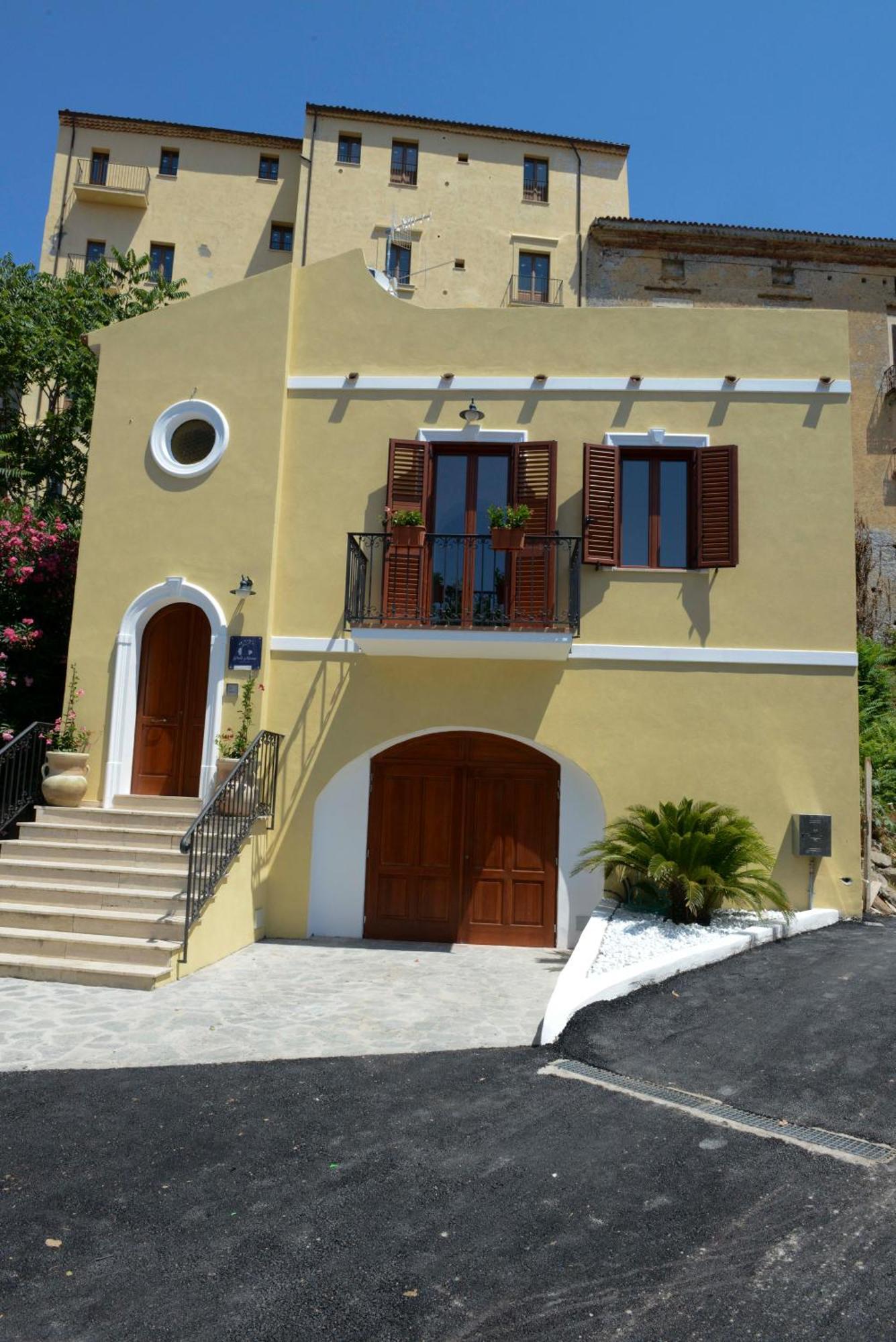 Porta Marina Guest Rooms Scalea Exteriér fotografie